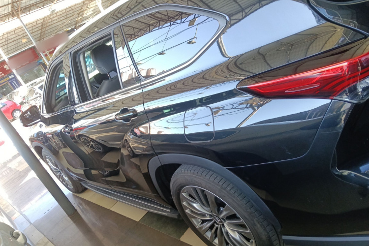 丰田 汉兰达 2022款 双擎 2.5L 四驱至尊版 7座车身外观4