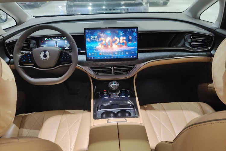 腾势D9 2022款 DM-i 1040 尊贵型中控内饰7002
