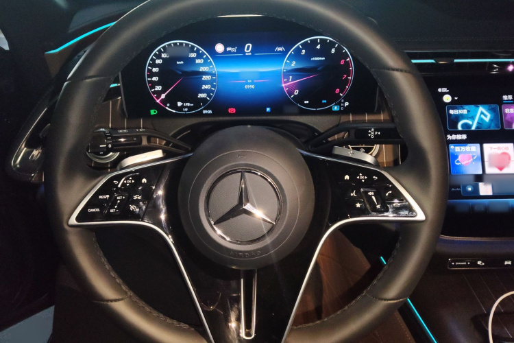奔驰E级 2025款 E 300 L 时尚型中控内饰13