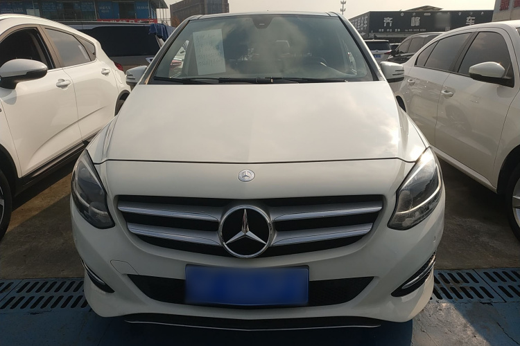 奔驰B级 2015款 B 200 动感型车身外观2