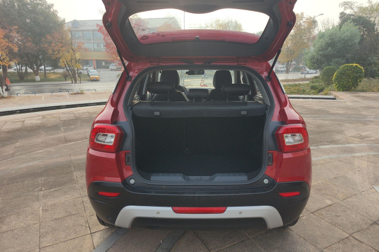 中华V3 2016款 1.5L 自动精英型机舱底盘23