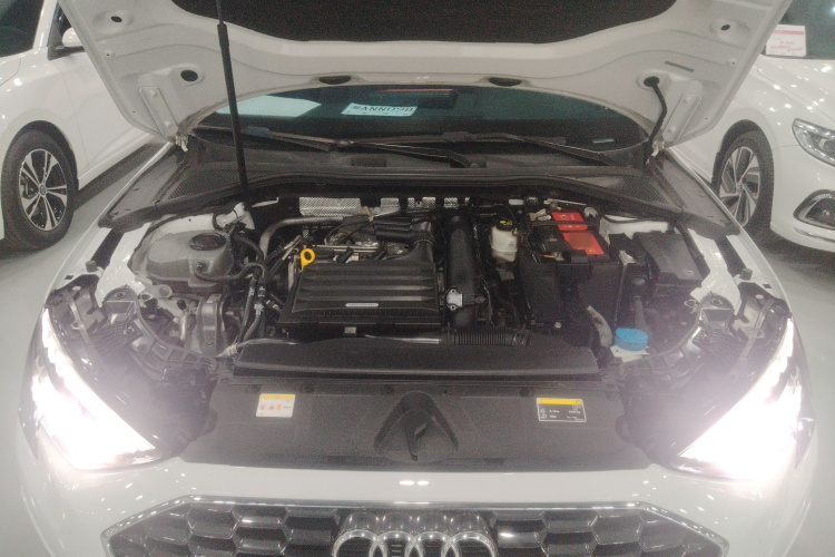 奥迪A3 2021款 A3L Limousine 35 TFSI 时尚致雅型机舱底盘24