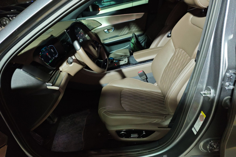 比亚迪 汉 2023款 EV 冠军版 605KM前驱尊贵型局部细节19