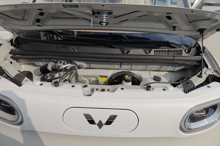 五菱汽车 宏光MINIEV 2024款 第三代 215km 青春版机舱底盘24