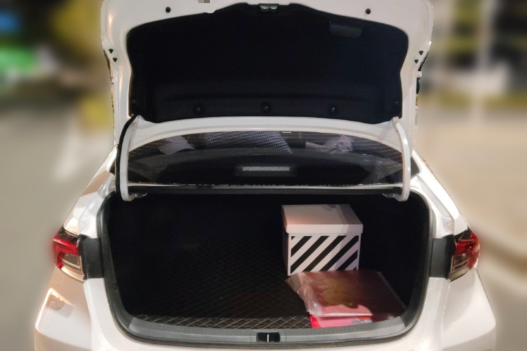 丰田 卡罗拉 2019款 1.2T S-CVT GL先锋版中控内饰23