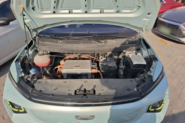 吉利几何E萤火虫 2022款 401KM 玲珑虎 4座机舱底盘24