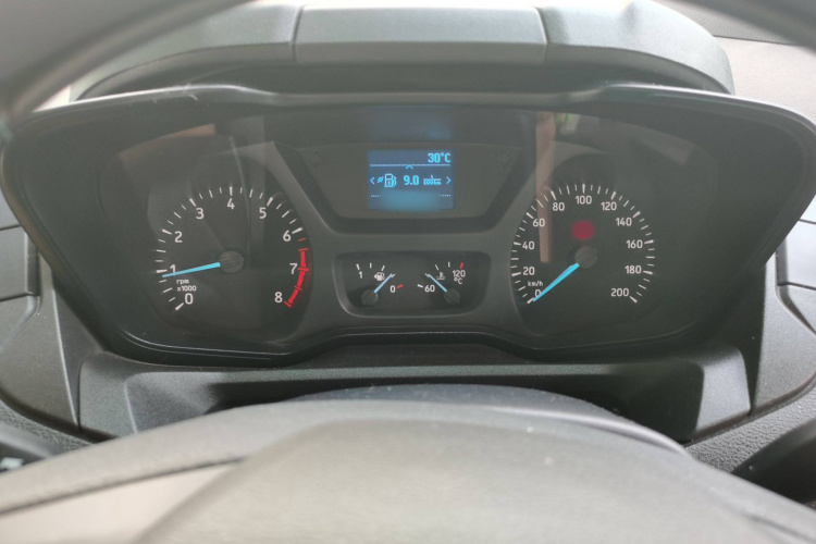 福特 全顺 2020款 2.0T汽油多功能商用车中轴低顶上掀尾门国VI局部细节14