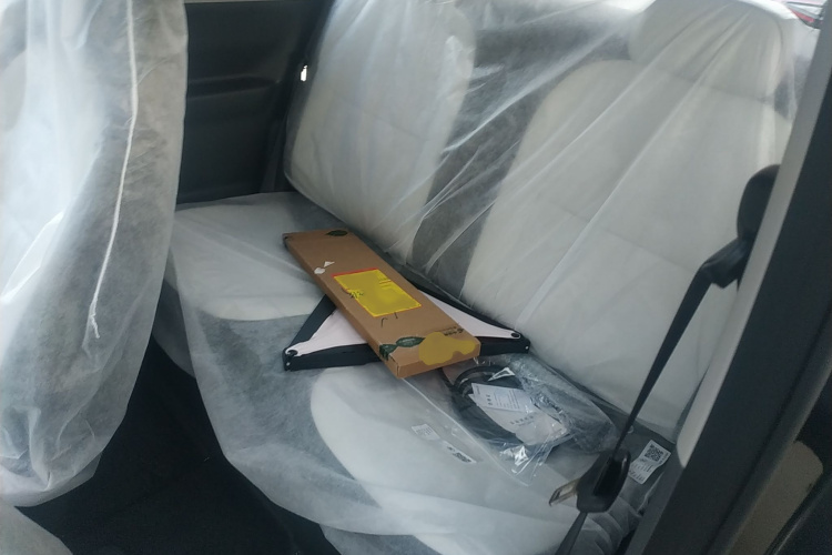 吉利银河 2025款 210km 熊猫卡丁中控内饰7004