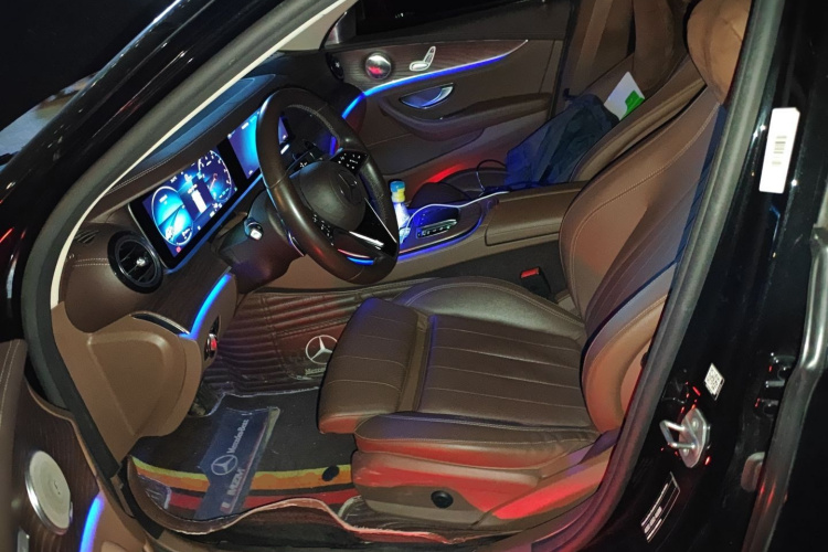 奔驰E级 2021款 E 260 L中控内饰19