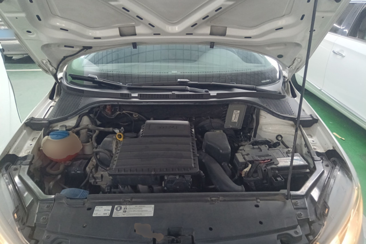 大众 桑塔纳 2016款 1.6L 自动舒适版机舱底盘24