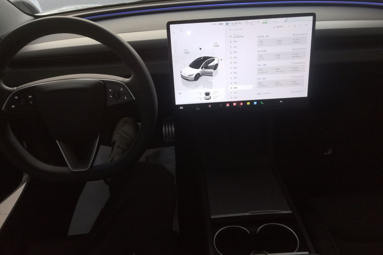 特斯拉 Model 3 2024款 高性能全轮驱动版中控内饰7002