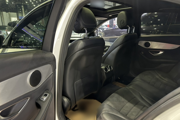 奔驰C级 2017款 C 200 运动版中控内饰7012