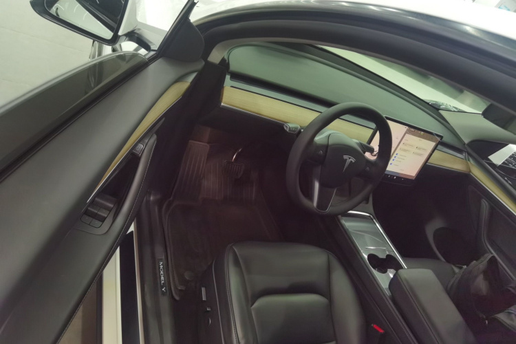特斯拉 Model Y 2022款 改款 后轮驱动版中控内饰20