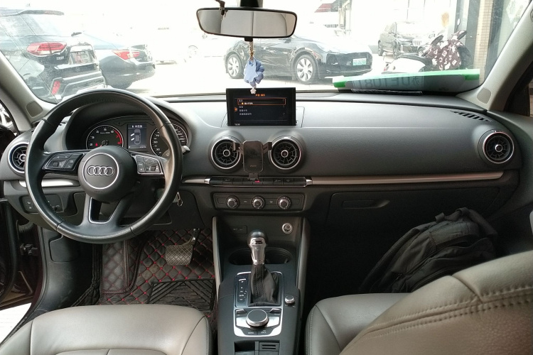 奥迪A3 2018款 30周年年型 Limousine 35 TFSI 进取型中控内饰12