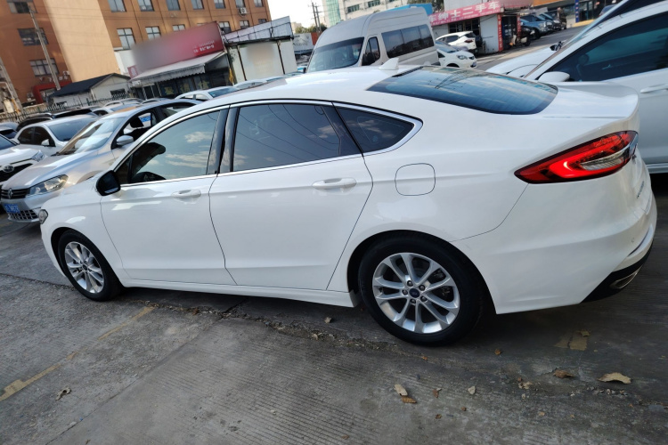 福特 蒙迪欧 2020款 EcoBoost 180 时尚型车身外观4