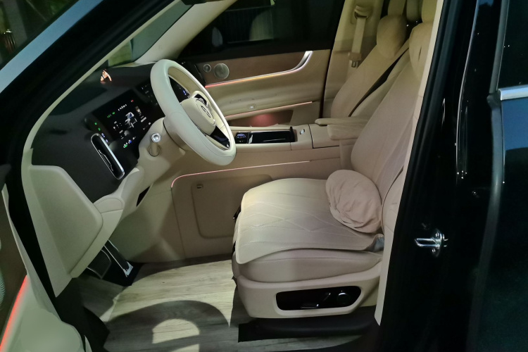 鸿蒙智行 问界M9 2024款 增程 Ultra版 42kWh 6座版中控内饰19