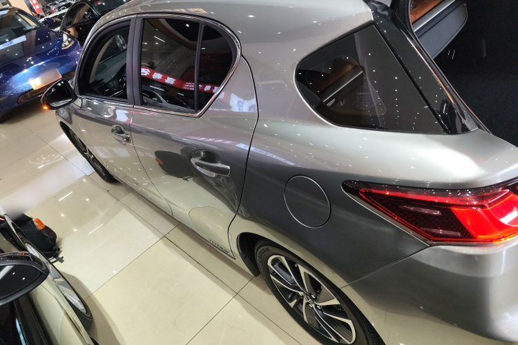 雷克萨斯CT 2020款 CT200h 精英版 单色车身外观4