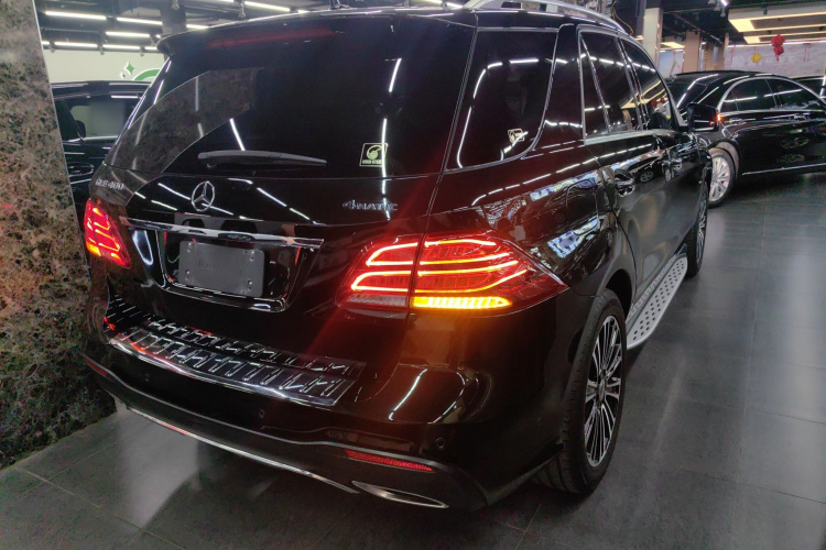 奔驰GLE 2019款 GLE 400 4MATIC 臻藏版车身外观6005