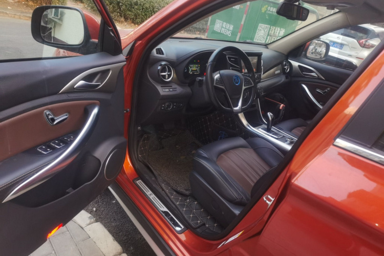 比亚迪 宋新能源 2017款 宋EV300 尊贵型中控内饰7003