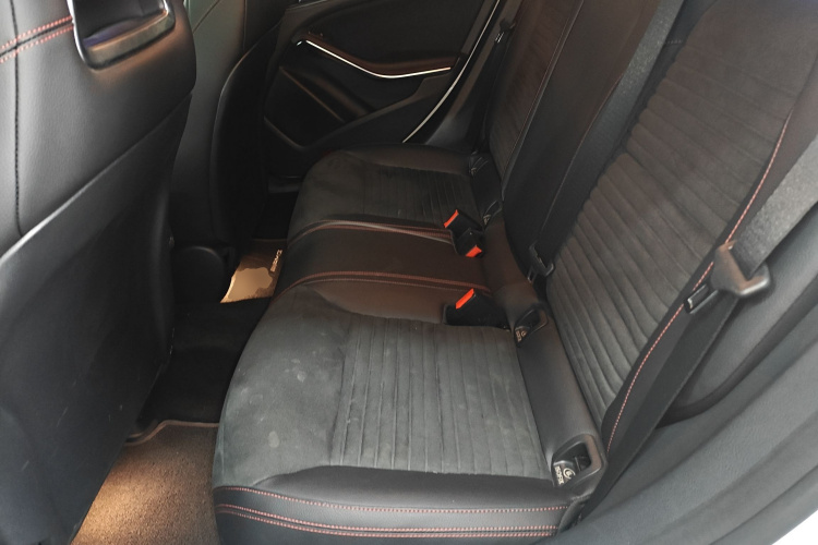 奔驰CLA 2019款 CLA 220 4MATIC中控内饰21