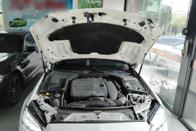 奔驰C级 2020款 C 260 L 运动版机舱底盘24
