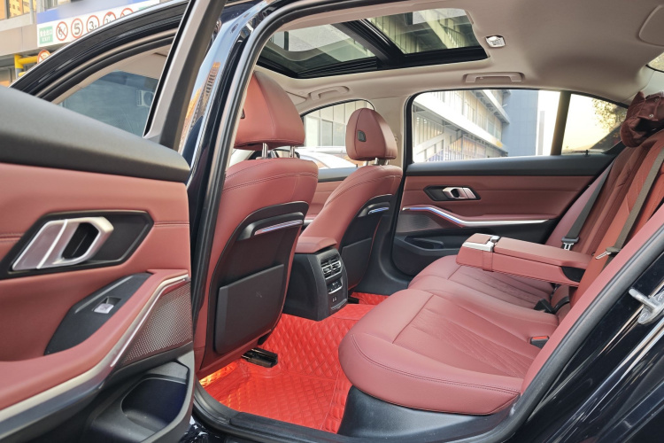 宝马3系 2022款 325Li M运动套装中控内饰7002