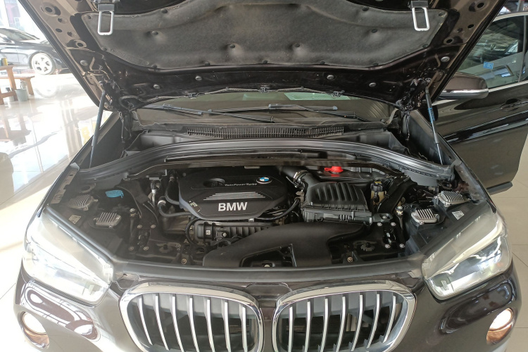 宝马X1 2019款 sDrive18Li 尊享型机舱底盘24