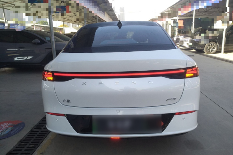 小鹏P5 2024款 500Plus版车身外观6