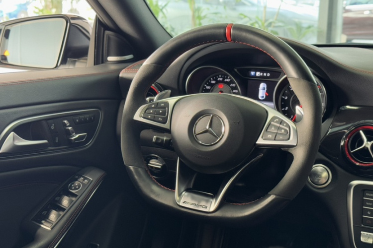 奔驰CLA AMG 2017款 改款 AMG CLA 45 4MATIC中控内饰7004