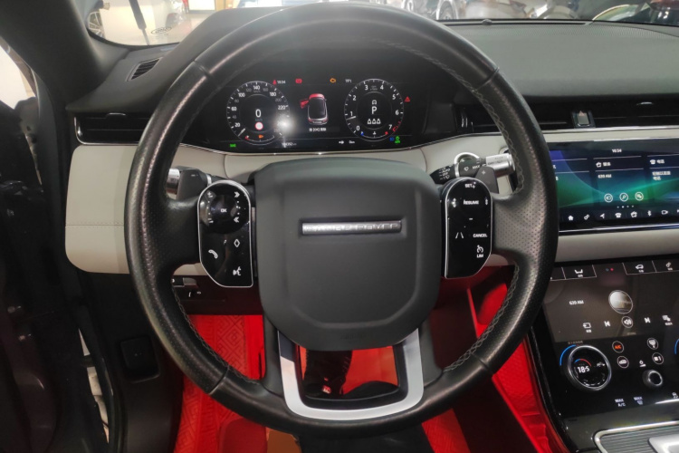 路虎 揽胜极光 2020款 249PS R-DYNAMIC SE 运动科技版中控内饰13