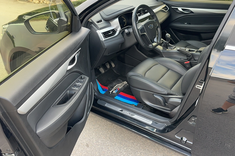 吉利汽车 帝豪 2018款 1.5L 手动向上互联版中控内饰7001