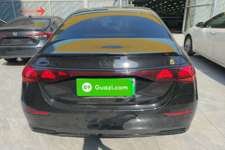 奔驰E级新能源 2024款 E 350 e L 插电式混合动力轿车车身外观6