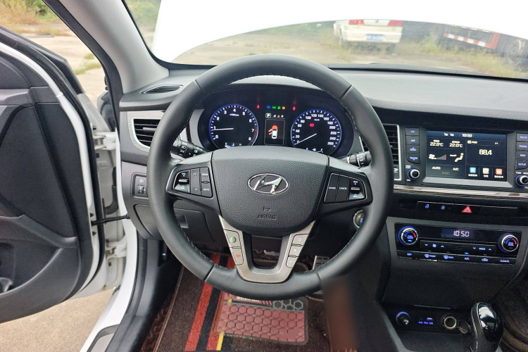 现代 名图 2016款 1.6T 自动旗舰型TOP中控内饰13