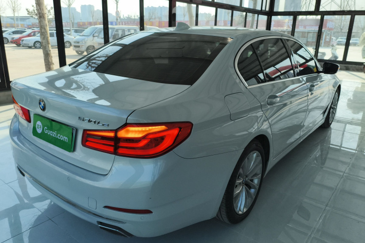 宝马5系新能源 2020款 里程升级版 530Le 豪华套装车身外观7