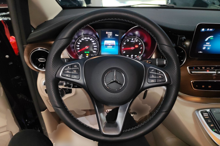 奔驰V级 2020款 V 260 L 长轴距豪华版中控内饰13