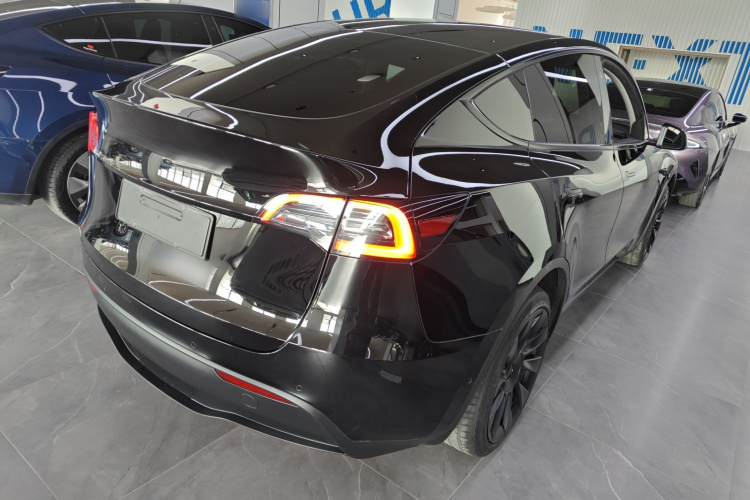特斯拉 Model Y 2022款 改款 长续航全轮驱动版车身外观7