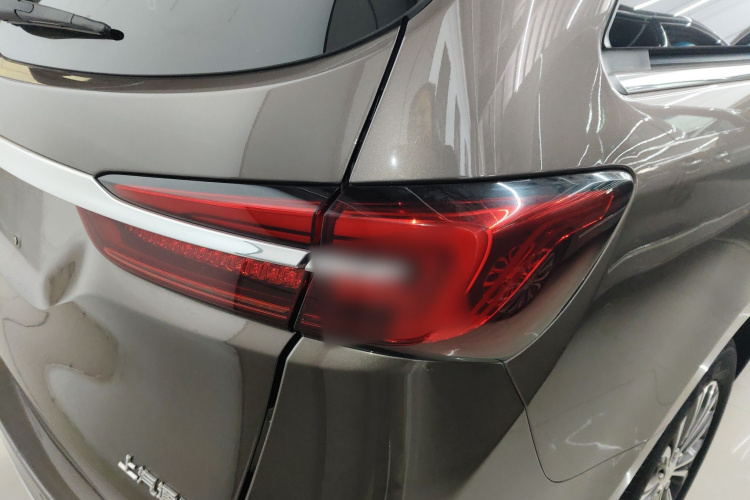 别克GL8 2022款 陆上公务舱 652T 豪华型车身外观9