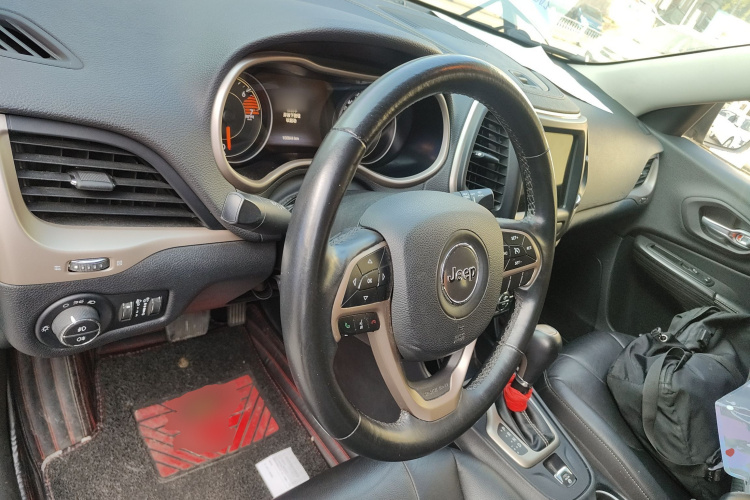 Jeep 自由光 2017款 2.0L 优越版中控内饰13