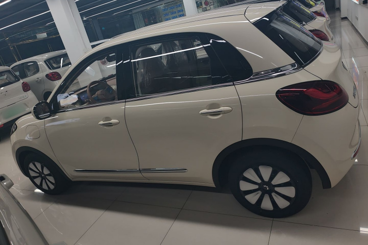 五菱汽车 五菱缤果 2025款 333km 灵犀互联款车身外观4