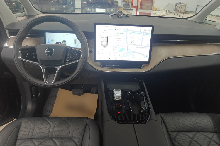 沃尔沃EM90 2025款 Ultra 六座中控内饰7002
