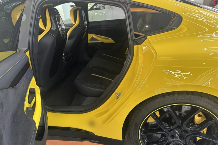 小米汽车 小米SU7 Ultra 2025款 Ultra中控内饰7003