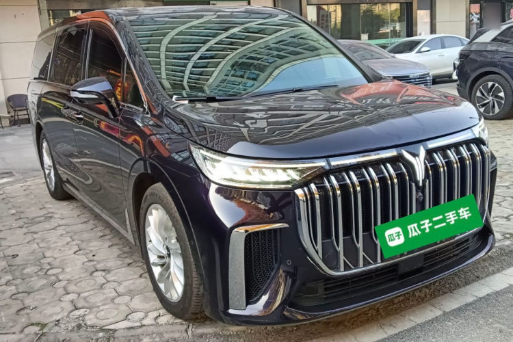 岚图汽车 岚图梦想家 2024款 PHEV 超长续航尊贵版车身外观3