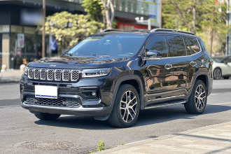 Jeep 大指挥官 2022款 2.0T 四驱豪华版