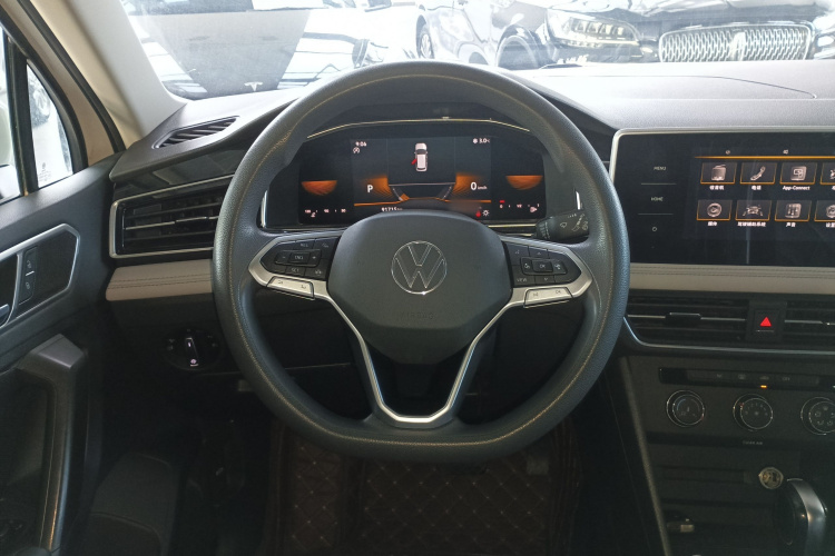 大众 途观L 2022款 330TSI 自动两驱舒享版中控内饰13