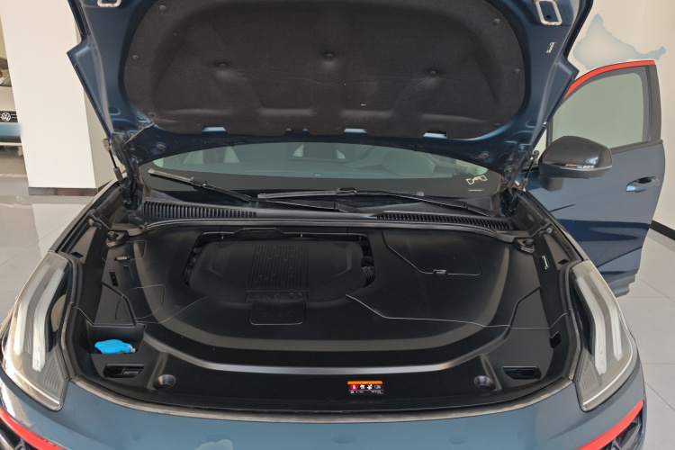 领克06 2020款 1.5T 耀Halo机舱底盘24