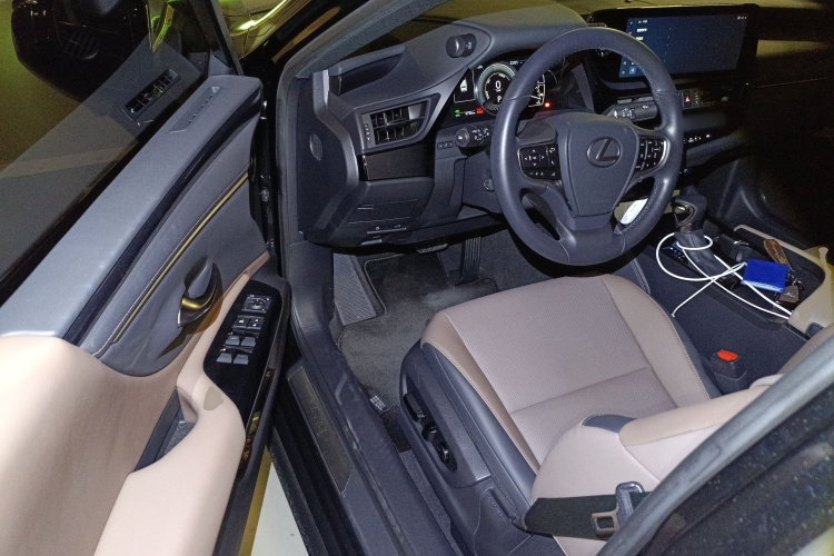 雷克萨斯ES 2022款 300h 臻享版中控内饰20