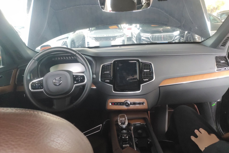 沃尔沃XC90 2021款 B6 智逸豪华版 7座中控内饰12