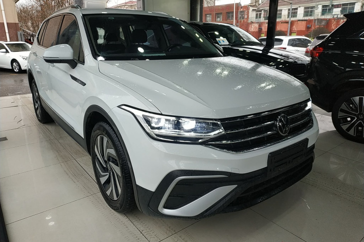 大众 途观L 2024款 300TSI 自动两驱智享版车身外观3