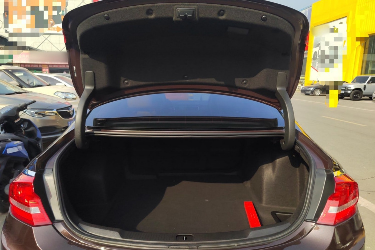 别克 君越 2016款 28T 豪华型机舱底盘23