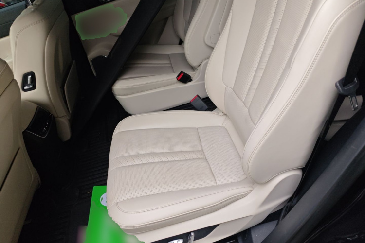 理想汽车 理想ONE 2020款 增程6座版中控内饰7004